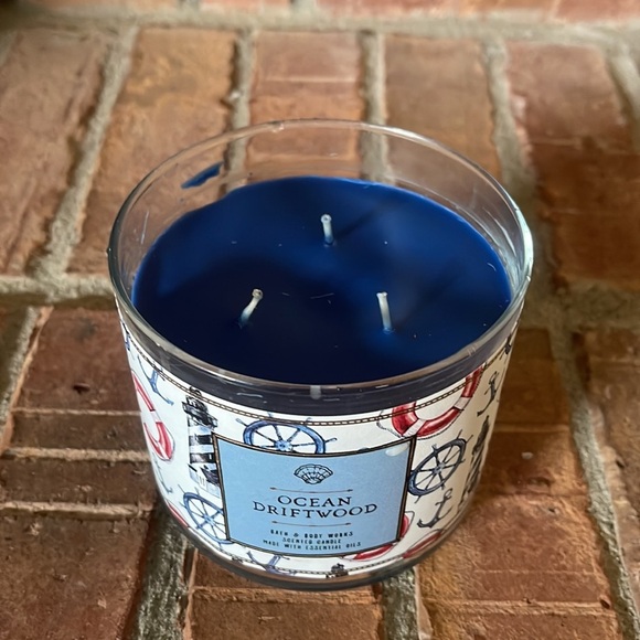 NEW Bath & Body Works Ocean Driftwood 3 Wick Jar Candle - Picture 2 of 3